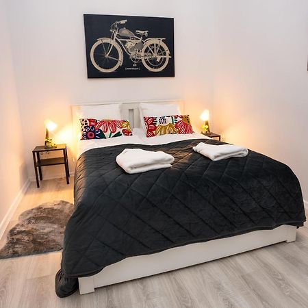 Perfect Location,Newly Decorated Modern, Large Place 60 M2, Really Quiet So You Can Have A Good Night Sleep, Ac, Netflix, Smart Tv, High-Speed Internet, World Famous New York Cafe Only 10 Minutes Walk 부다페스트 외부 사진