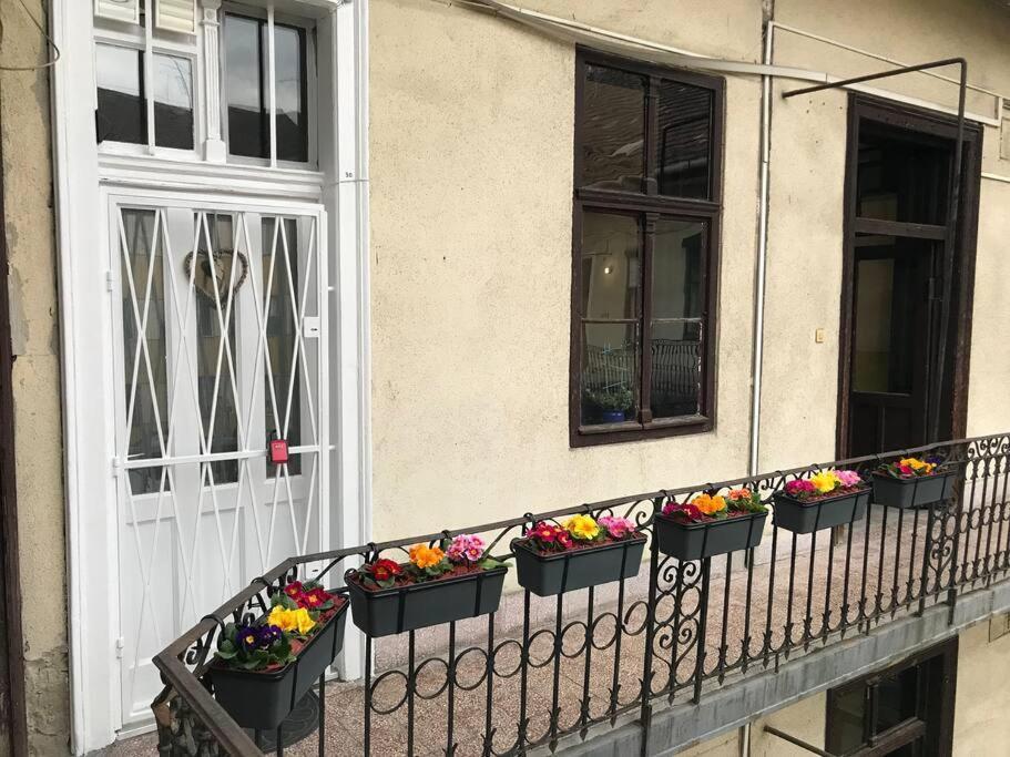 Perfect Location,Newly Decorated Modern, Large Place 60 M2, Really Quiet So You Can Have A Good Night Sleep, Ac, Netflix, Smart Tv, High-Speed Internet, World Famous New York Cafe Only 10 Minutes Walk 부다페스트 외부 사진