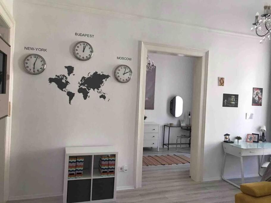 Perfect Location,Newly Decorated Modern, Large Place 60 M2, Really Quiet So You Can Have A Good Night Sleep, Ac, Netflix, Smart Tv, High-Speed Internet, World Famous New York Cafe Only 10 Minutes Walk 부다페스트 외부 사진