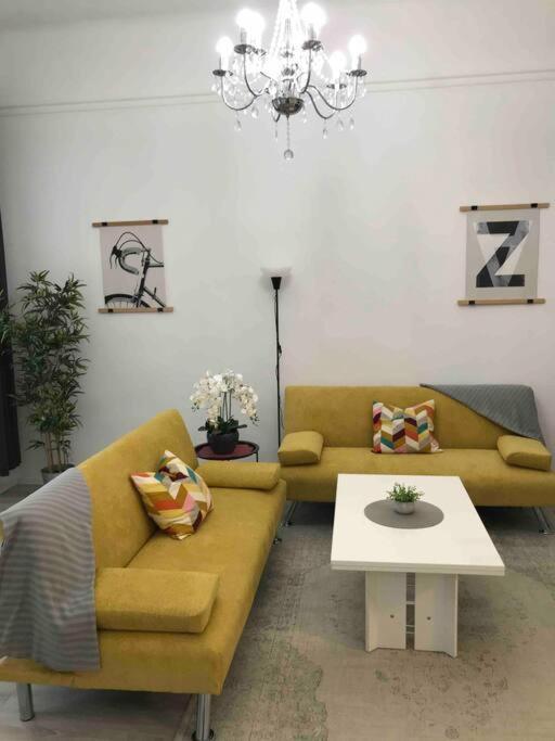 Perfect Location,Newly Decorated Modern, Large Place 60 M2, Really Quiet So You Can Have A Good Night Sleep, Ac, Netflix, Smart Tv, High-Speed Internet, World Famous New York Cafe Only 10 Minutes Walk 부다페스트 외부 사진