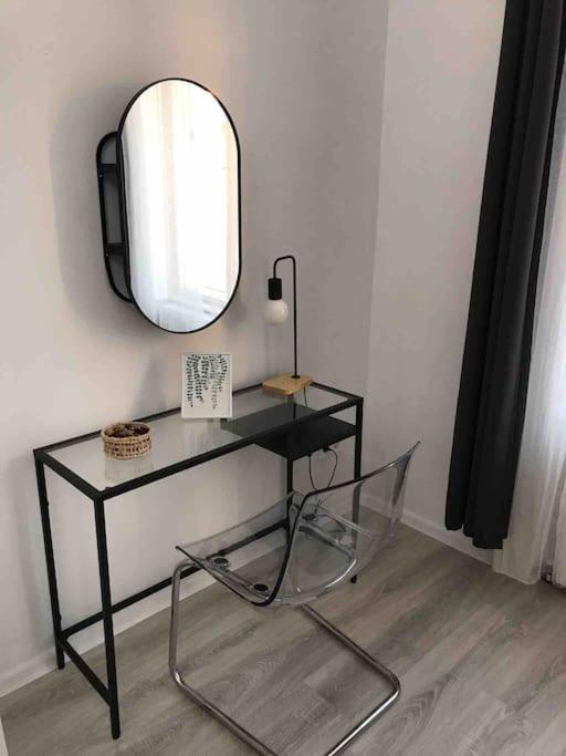 Perfect Location,Newly Decorated Modern, Large Place 60 M2, Really Quiet So You Can Have A Good Night Sleep, Ac, Netflix, Smart Tv, High-Speed Internet, World Famous New York Cafe Only 10 Minutes Walk 부다페스트 외부 사진