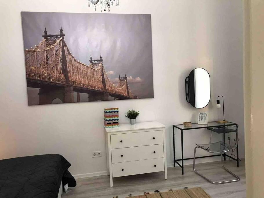 Perfect Location,Newly Decorated Modern, Large Place 60 M2, Really Quiet So You Can Have A Good Night Sleep, Ac, Netflix, Smart Tv, High-Speed Internet, World Famous New York Cafe Only 10 Minutes Walk 부다페스트 외부 사진