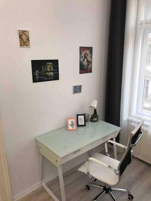 Perfect Location,Newly Decorated Modern, Large Place 60 M2, Really Quiet So You Can Have A Good Night Sleep, Ac, Netflix, Smart Tv, High-Speed Internet, World Famous New York Cafe Only 10 Minutes Walk 부다페스트 외부 사진
