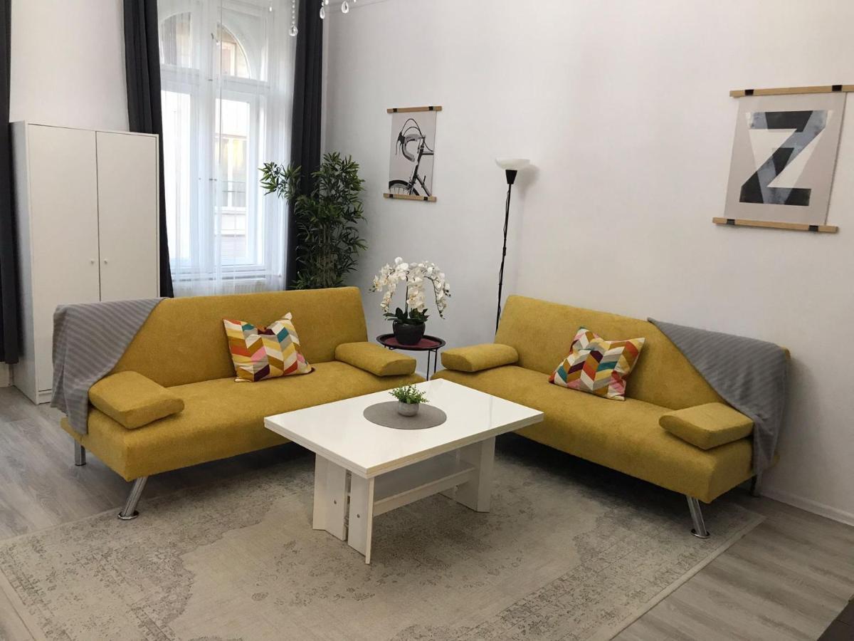Perfect Location,Newly Decorated Modern, Large Place 60 M2, Really Quiet So You Can Have A Good Night Sleep, Ac, Netflix, Smart Tv, High-Speed Internet, World Famous New York Cafe Only 10 Minutes Walk 부다페스트 외부 사진