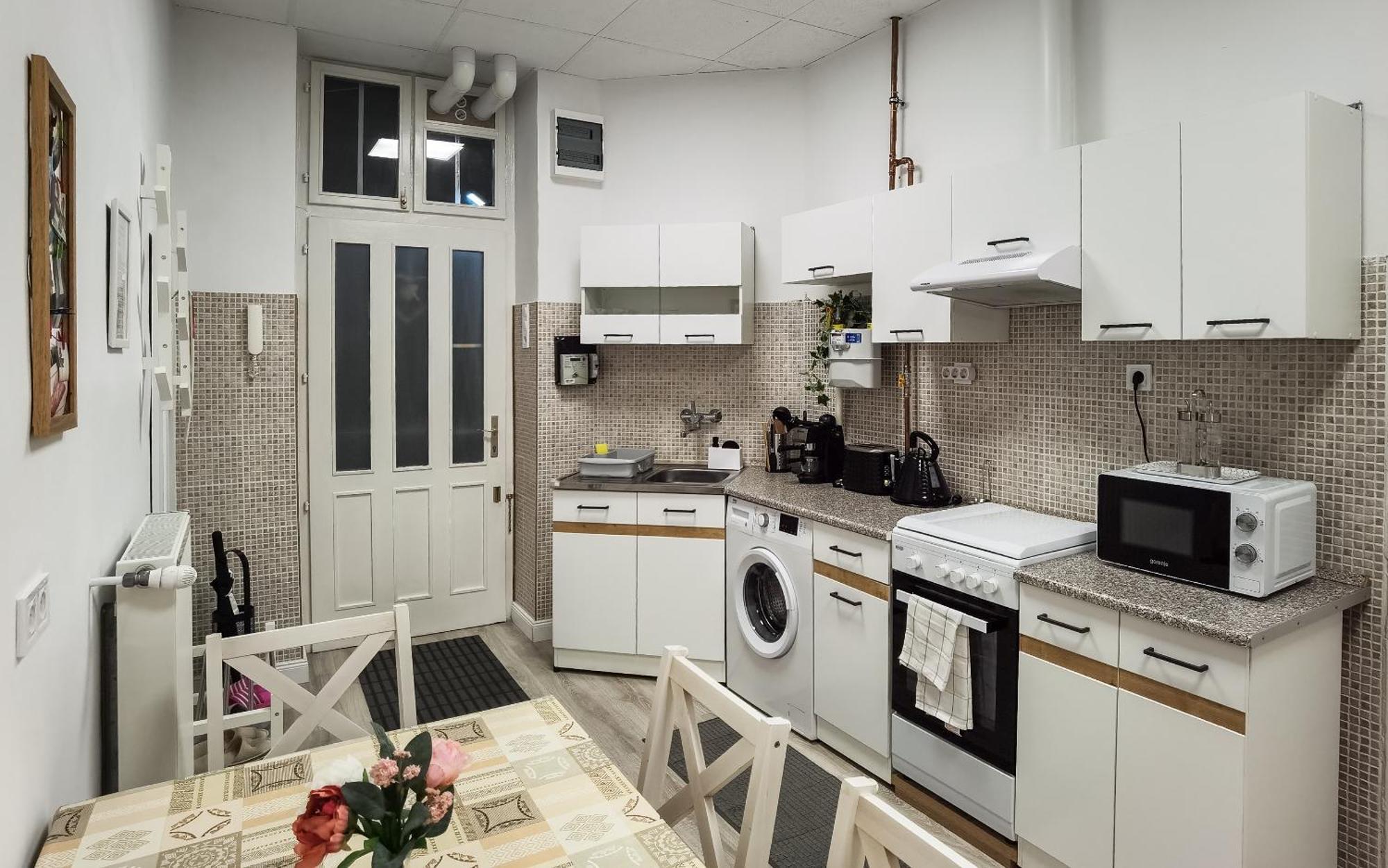 Perfect Location,Newly Decorated Modern, Large Place 60 M2, Really Quiet So You Can Have A Good Night Sleep, Ac, Netflix, Smart Tv, High-Speed Internet, World Famous New York Cafe Only 10 Minutes Walk 부다페스트 외부 사진