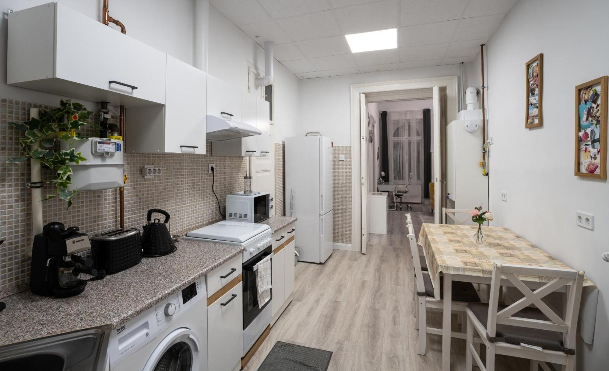Perfect Location,Newly Decorated Modern, Large Place 60 M2, Really Quiet So You Can Have A Good Night Sleep, Ac, Netflix, Smart Tv, High-Speed Internet, World Famous New York Cafe Only 10 Minutes Walk 부다페스트 외부 사진