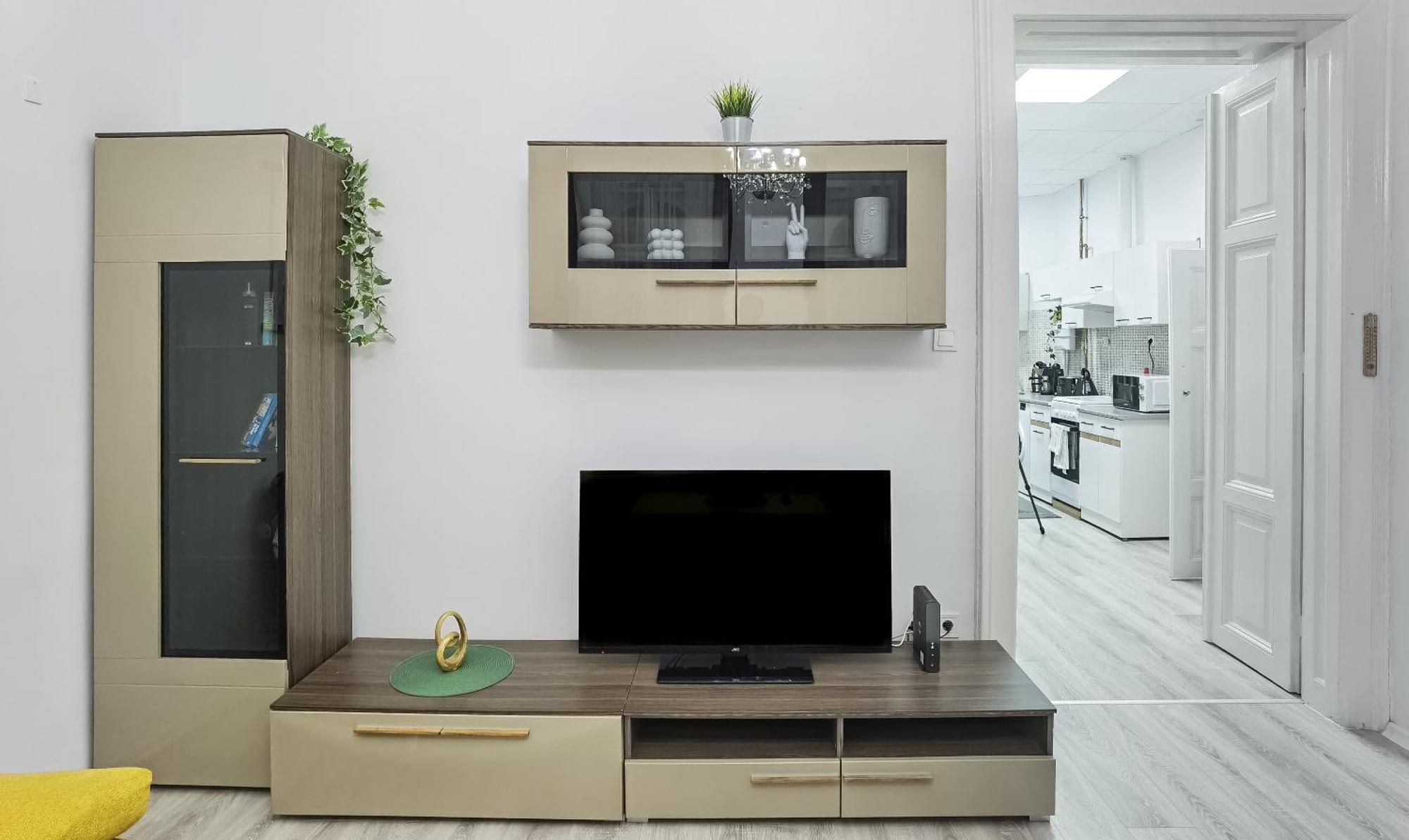 Perfect Location,Newly Decorated Modern, Large Place 60 M2, Really Quiet So You Can Have A Good Night Sleep, Ac, Netflix, Smart Tv, High-Speed Internet, World Famous New York Cafe Only 10 Minutes Walk 부다페스트 외부 사진