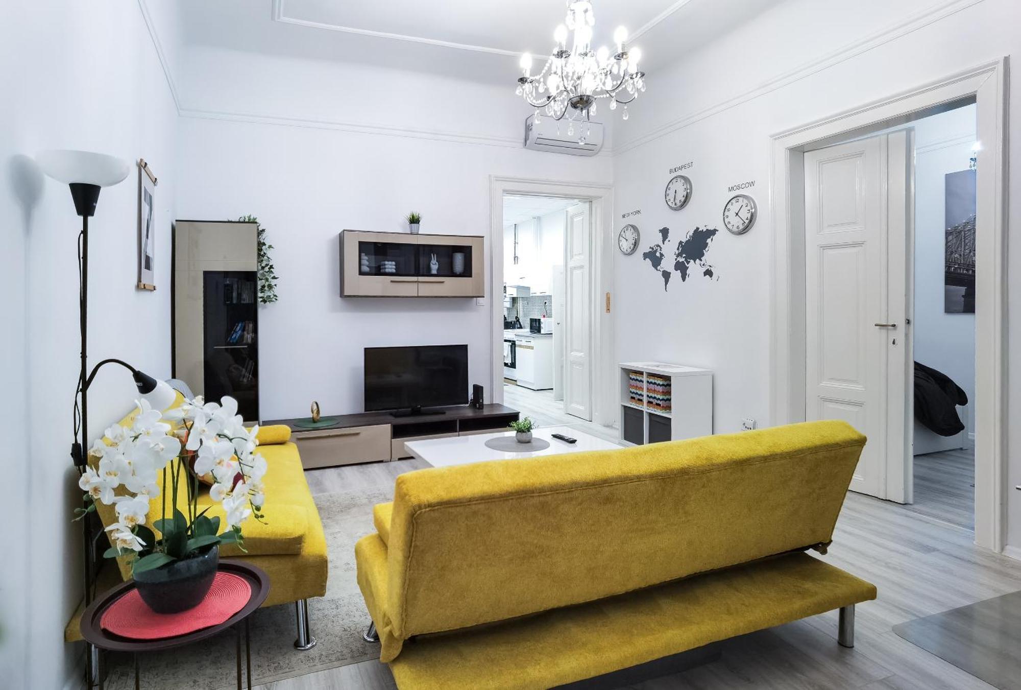Perfect Location,Newly Decorated Modern, Large Place 60 M2, Really Quiet So You Can Have A Good Night Sleep, Ac, Netflix, Smart Tv, High-Speed Internet, World Famous New York Cafe Only 10 Minutes Walk 부다페스트 외부 사진