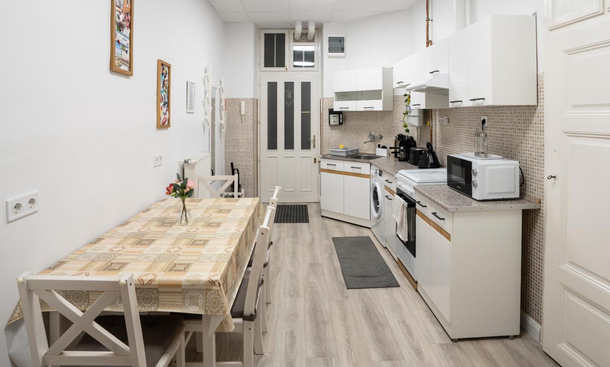 Perfect Location,Newly Decorated Modern, Large Place 60 M2, Really Quiet So You Can Have A Good Night Sleep, Ac, Netflix, Smart Tv, High-Speed Internet, World Famous New York Cafe Only 10 Minutes Walk 부다페스트 외부 사진