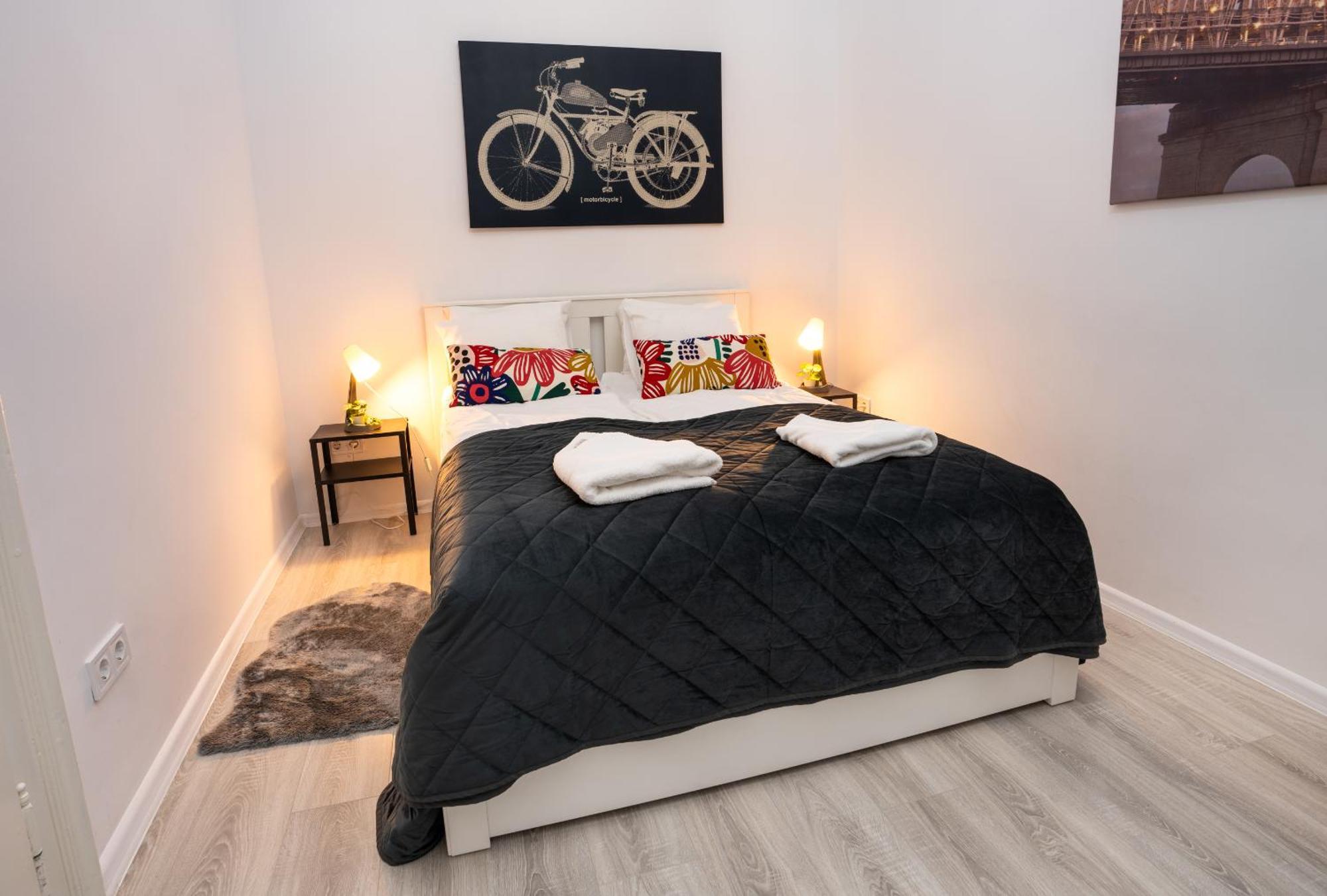 Perfect Location,Newly Decorated Modern, Large Place 60 M2, Really Quiet So You Can Have A Good Night Sleep, Ac, Netflix, Smart Tv, High-Speed Internet, World Famous New York Cafe Only 10 Minutes Walk 부다페스트 외부 사진