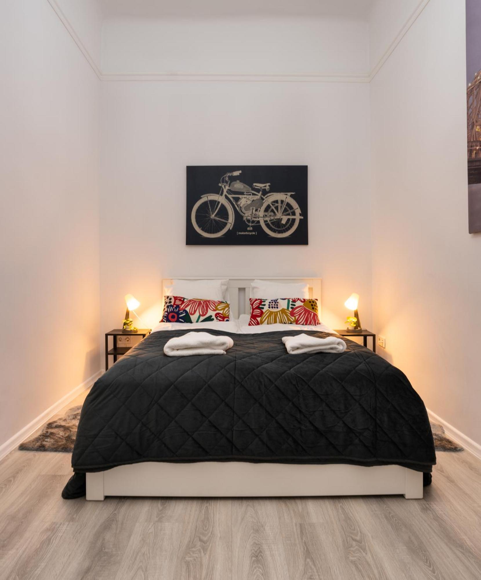 Perfect Location,Newly Decorated Modern, Large Place 60 M2, Really Quiet So You Can Have A Good Night Sleep, Ac, Netflix, Smart Tv, High-Speed Internet, World Famous New York Cafe Only 10 Minutes Walk 부다페스트 외부 사진