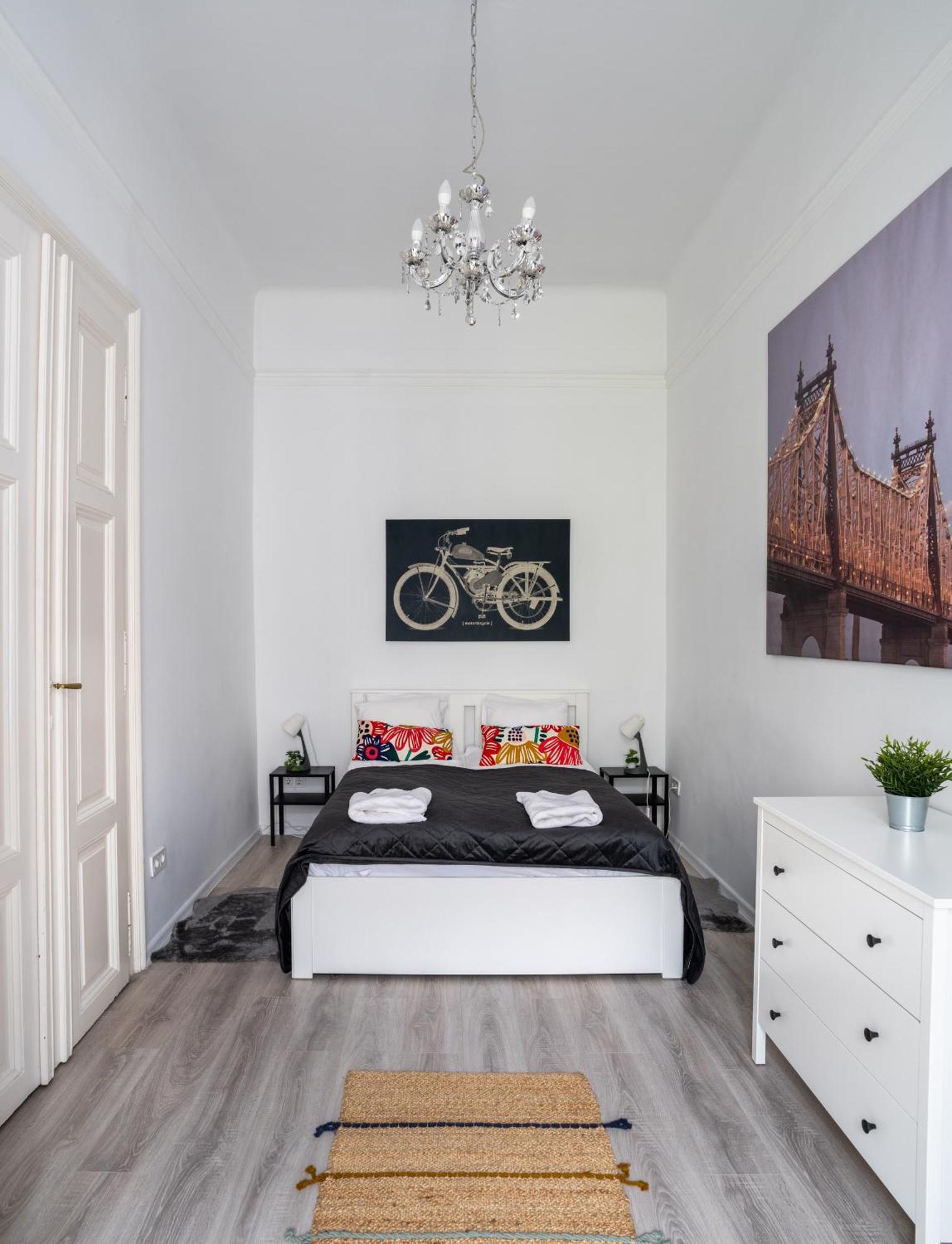 Perfect Location,Newly Decorated Modern, Large Place 60 M2, Really Quiet So You Can Have A Good Night Sleep, Ac, Netflix, Smart Tv, High-Speed Internet, World Famous New York Cafe Only 10 Minutes Walk 부다페스트 외부 사진